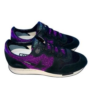 Golden Goose running